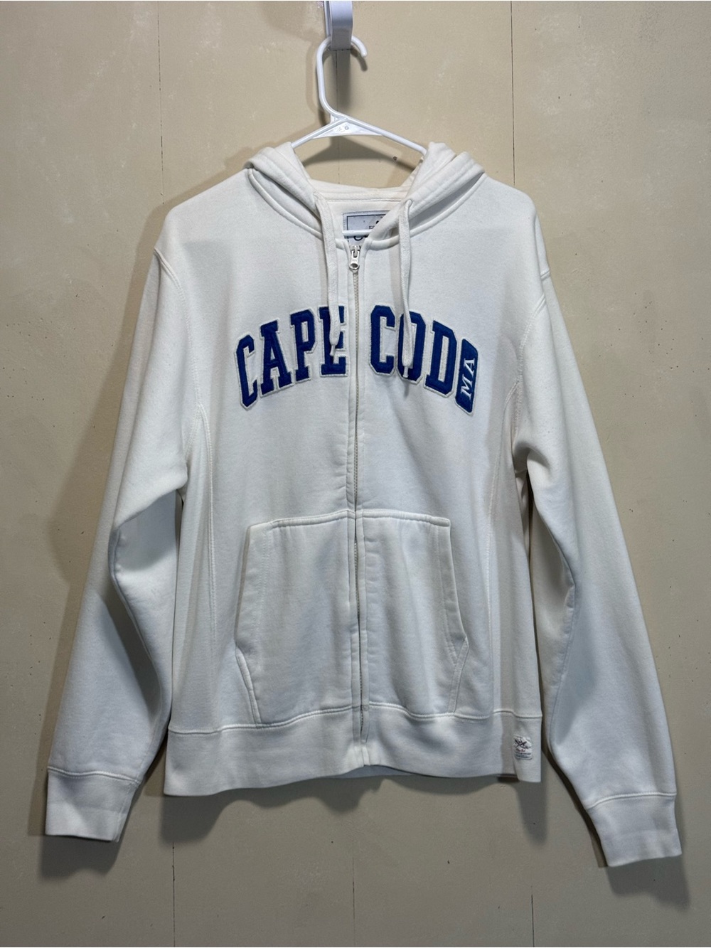 Cuffy’s Cape Cod MA White Zip Up Hoodie with Blue Lettering Sz M